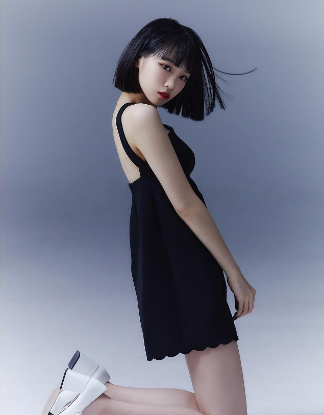 LSRFM_GLOBAL's tweet photo. [PHOTOS] LE SSERAFIM unveils 4th member – KIM CHAEWON (1/2) https://t.co/AZZlcrwyDI