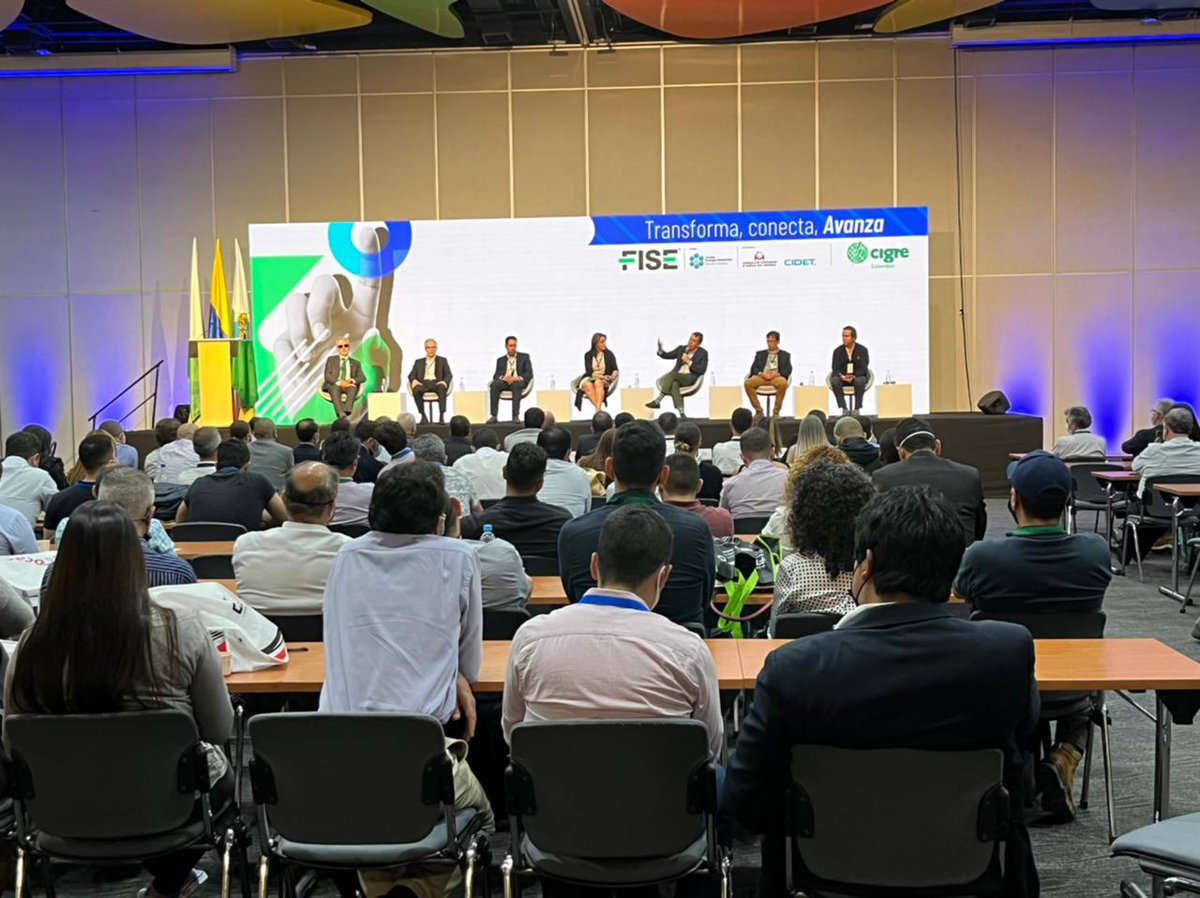 bismarkcolombia's tweet photo. Hoy seguimos presentes en el
@FISE_Colombia
2022, descubriendo tendencias en el sector eléctrico,
@jsepulvedaduran -comercial y Andrés Gonzalez, ingeniero Bismark nos reportan desde Medellín #SectorEléctrico #Telemetría #Telemedida #conectividad https://t.co/m5lfKdyMib