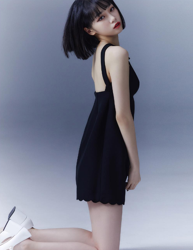 LSRFM_GLOBAL's tweet photo. [PHOTOS] LE SSERAFIM unveils 4th member – KIM CHAEWON (1/2) https://t.co/AZZlcrwyDI