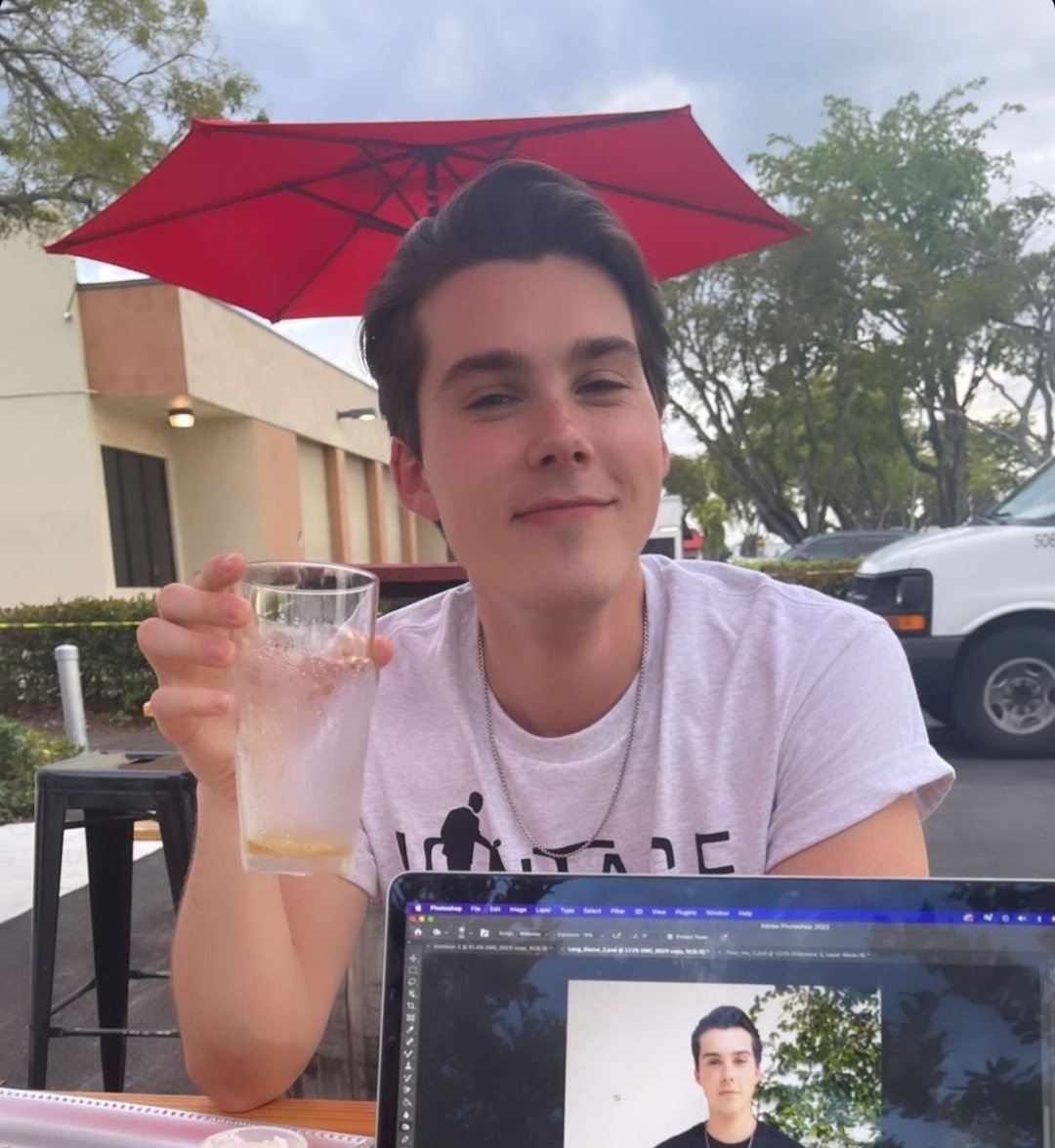 shadaspace's tweet photo. have you had water today? if not, this is jer reminding you that it's important to keep you body hydrated! https://t.co/eebjqH8Dmf