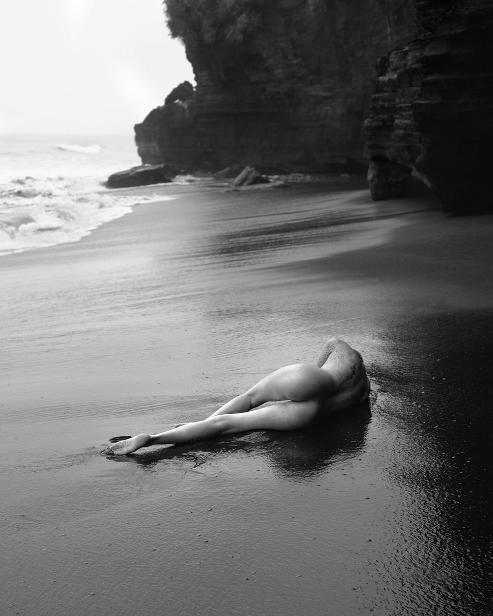 One of my favorite works ever still available 🖤

foundation.app/@roman_gutikov…

#nftcommunity  #nftartist #nftphotography  #nftcollector #nfts