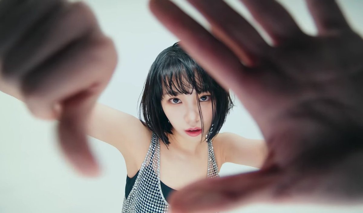 IZONEFILES_12's tweet photo. kim chaewon oh my god https://t.co/llCSqn5nvb