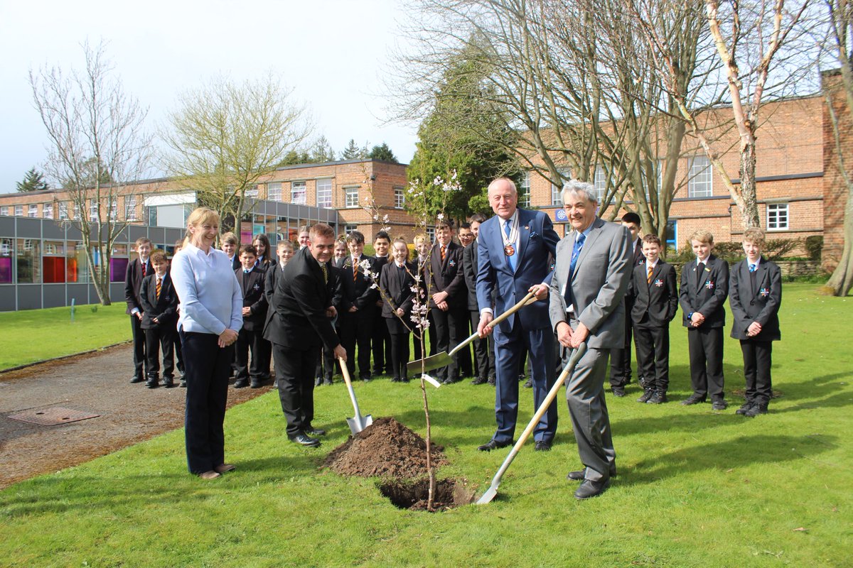 Great privilege today to plant a tree ⁦@RisedaleFamily⁩ reflecting the impressive work the pupils have done for ⁦@QGCanopy⁩ by creating a garden to encourage wildlife well done to all & thank you for inviting me! ⁦@NYCC_Leader⁩ ⁦@LL_North_Yorks⁩ #Catterick