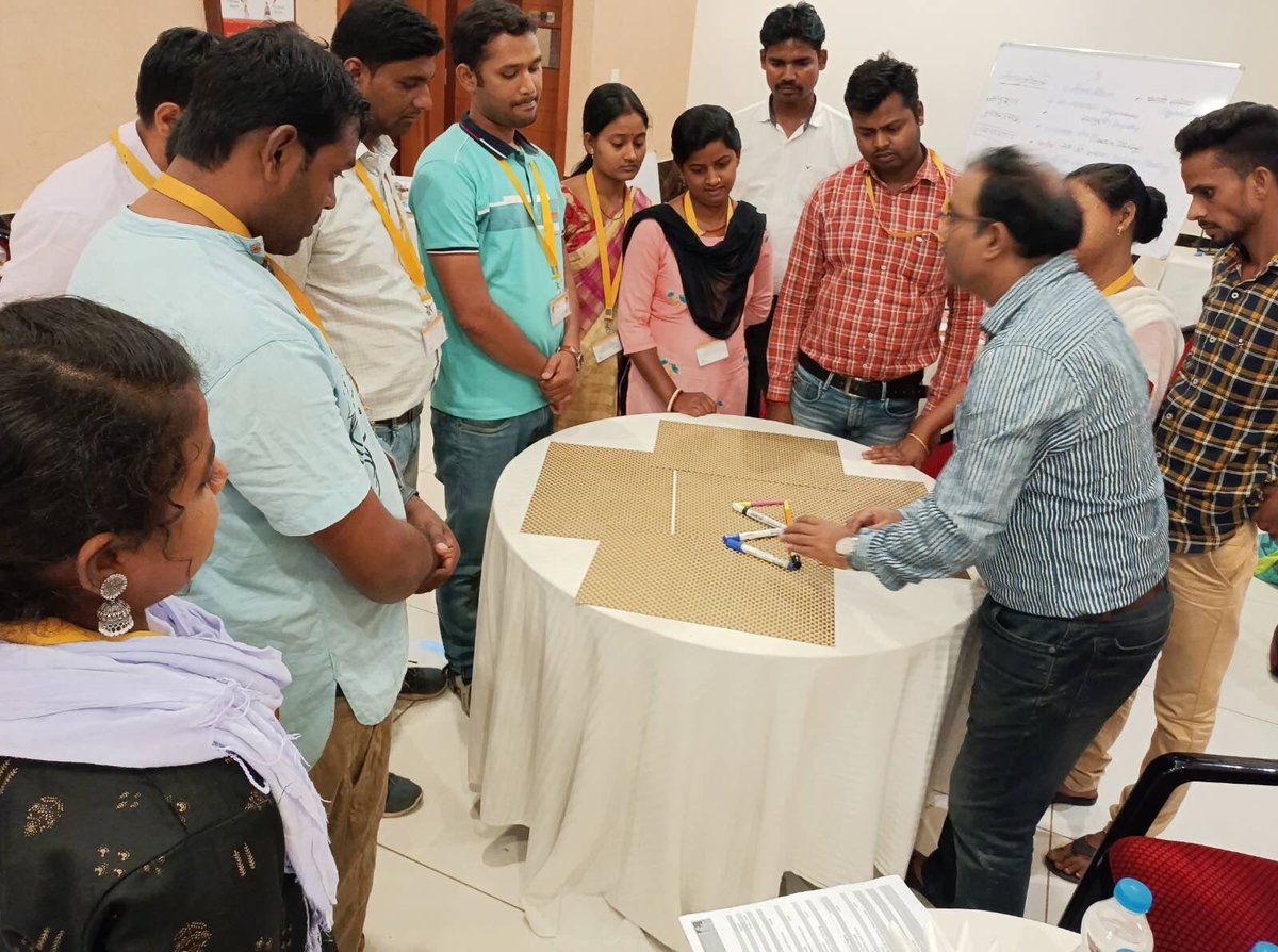 sumantra_m14's tweet photo. Training #CINI facilitators in Dumka on the use of the Adolescent Engagement Package developed in collaboration with Adolescent Health Cell of #NHM Jharkhand for capacitating peer leaders under the #RKSK program. @cini_india @HLTH_JHARKHAND @DumkaDc @dasra https://t.co/nfheGBtq1b