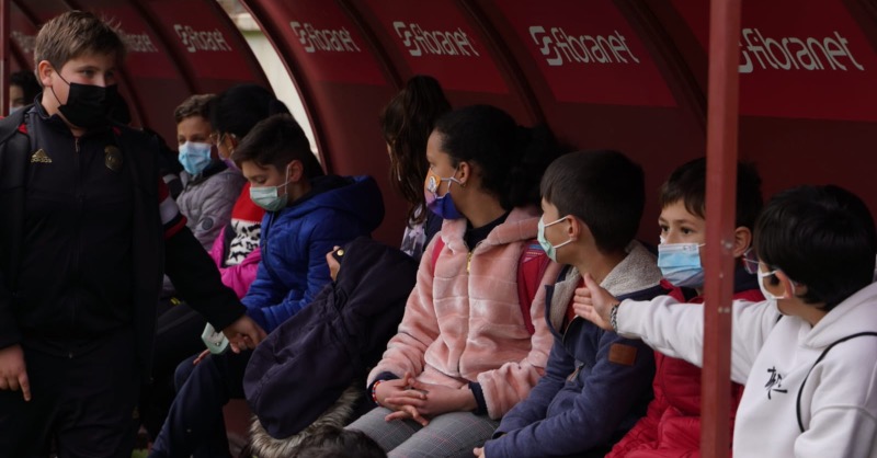 realmurciacfsad's tweet photo. #Social | 🏫 El CEIP San Pablo de Abarán visita el #estadio Enrique Roca de Murcia.

🧑‍🎓 Los alumnos han podido conocer todos los rincones del estadio grana y recibir su entrada para el #RealMurciaHércules 

⭐️ @FundPrimafrio