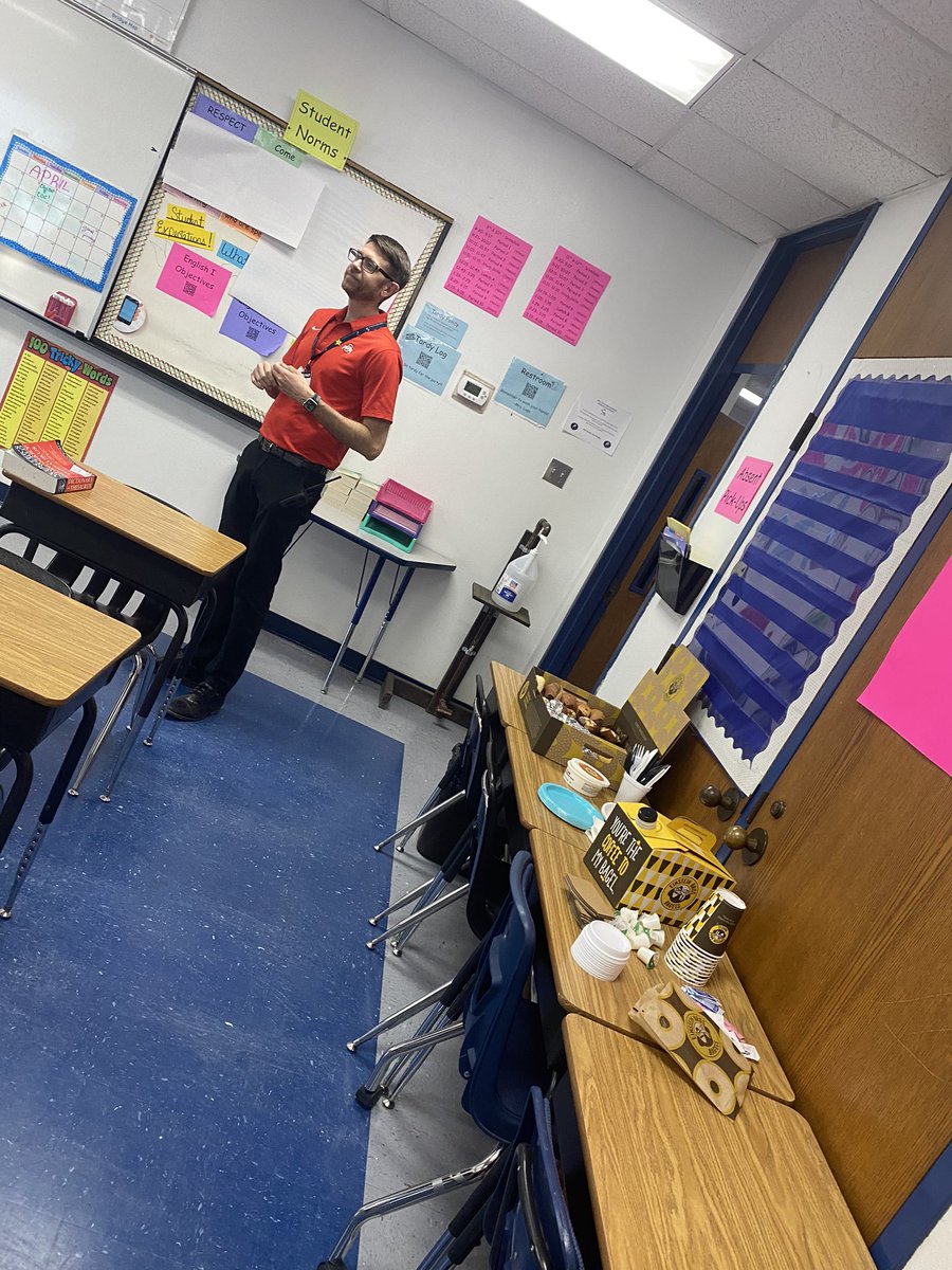 Mrs_DeeBuck's tweet photo. English I loves our APs @DVHSYISD 🤩 Treated them to @EinsteinBros for APs week! Thank you for all that you do to support us 🥰 #BestAPsEver #OurCampusIsTheGreatest #OFOD @Acuna008 https://t.co/gRmllyFdeP