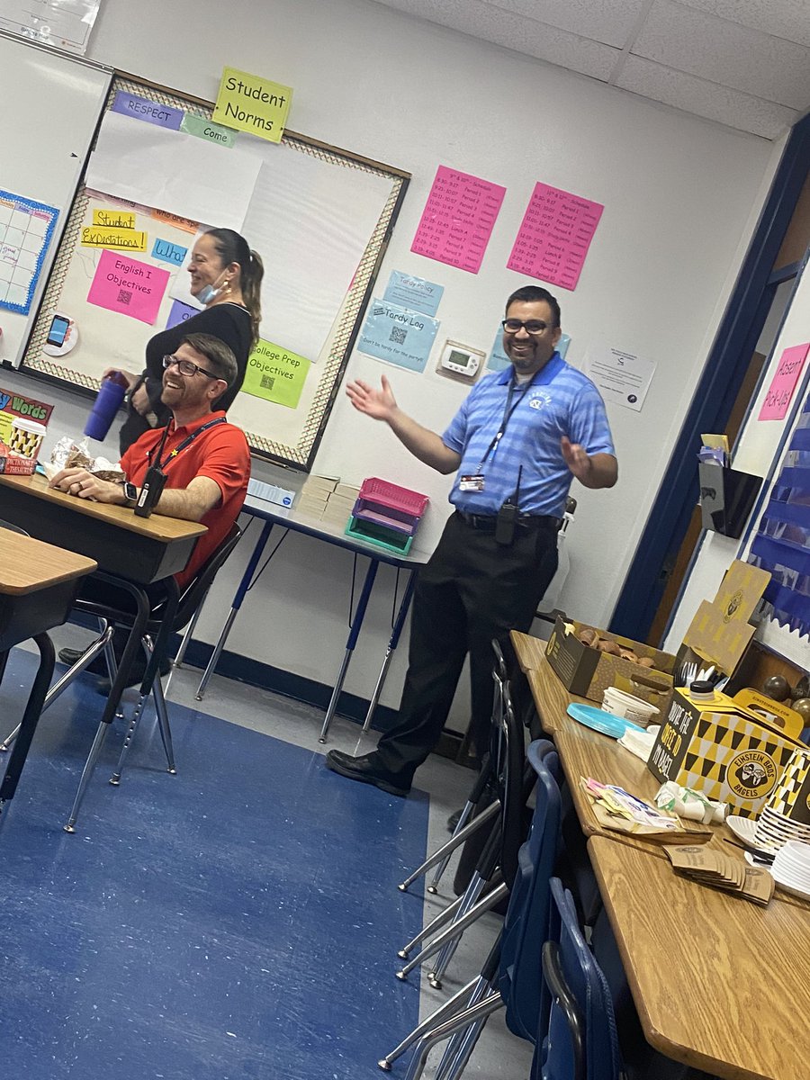 Mrs_DeeBuck's tweet photo. English I loves our APs @DVHSYISD 🤩 Treated them to @EinsteinBros for APs week! Thank you for all that you do to support us 🥰 #BestAPsEver #OurCampusIsTheGreatest #OFOD @Acuna008 https://t.co/gRmllyFdeP