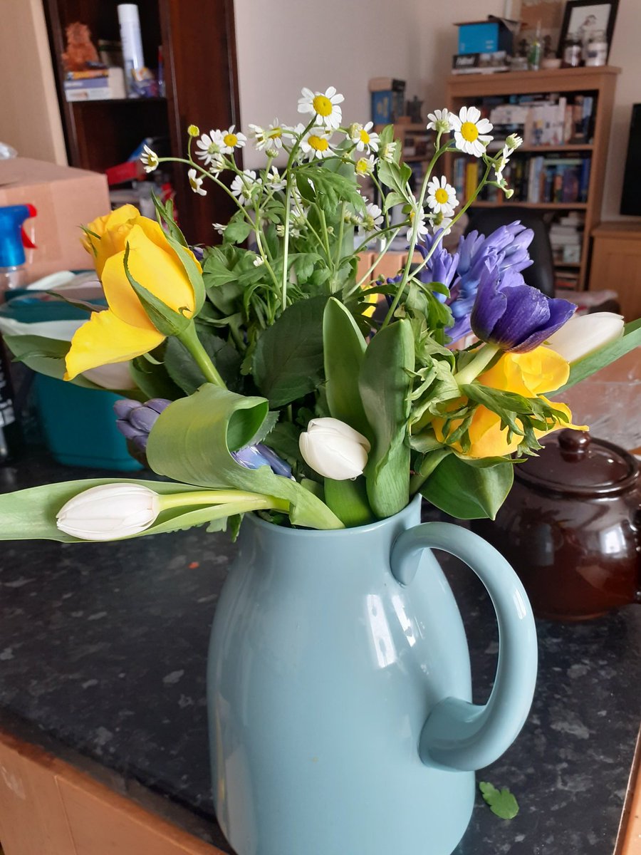 AnnBloxwich's tweet photo. I really should double-check the delivery address when I send gifts. Still, I shall enjoy the birthday flowers that should have gone to my niece ๐คฃ๐คฃ #HeadSlap https://t.co/lWGJf37xvd