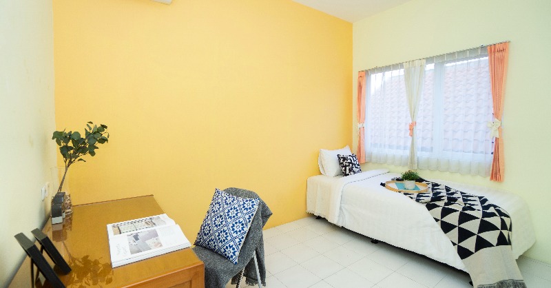 rukita_id's tweet photo. Bosen? Ingin pindah kosan, tapi belum nemu yang cocok?
Langsung cek website Rukita yuk! Banyak pilihan unit yang sesuai dengan kebutuhanmu. Jakarta, Bekasi, Bogor, Depok, &amp; Tangsel, ada semua. Buruan booking sebelum unit penuh
