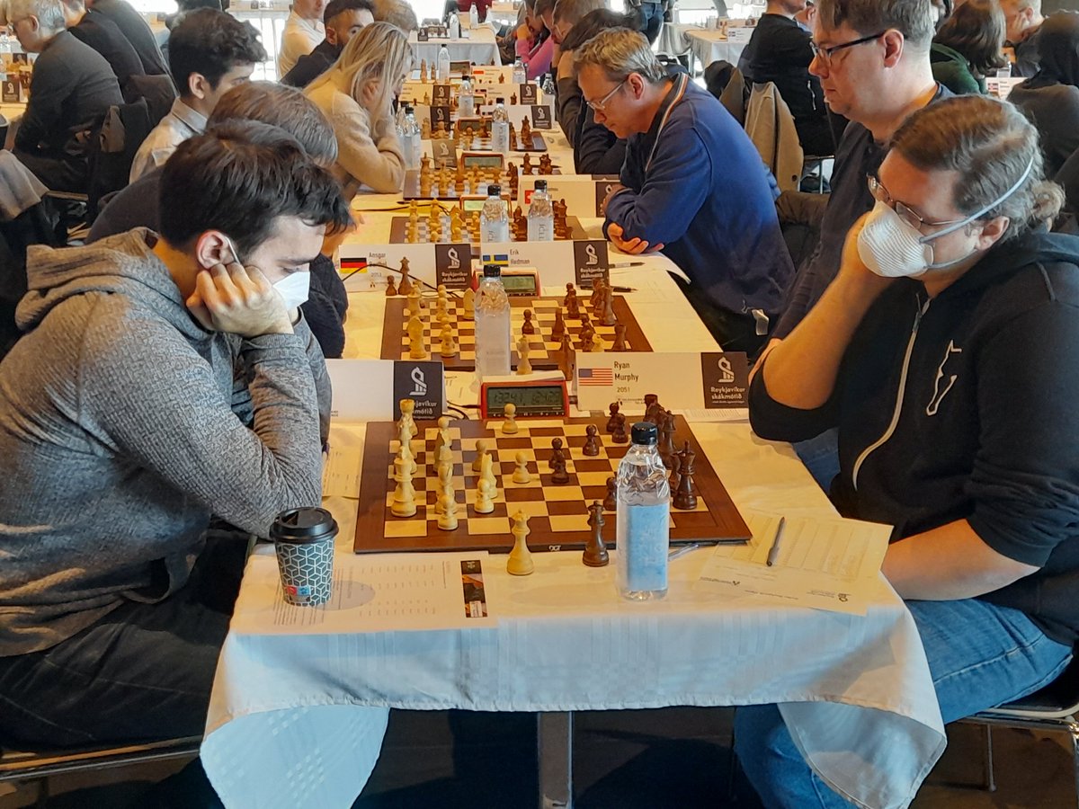 ReykjavikOpen's tweet photo. @IM_Rosen vs a guy in a @chessbrahTV hoodie! Pledge your allegiance now! #chess #ReykjavikOpen #Ropen22 https://t.co/HeGjR5BlYn