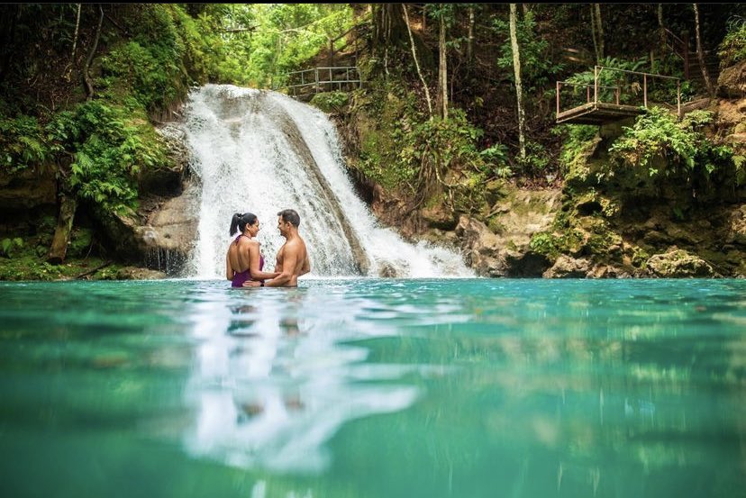 JavaBookings's tweet image. Enjoy a trip in the beautiful Scenery of the Blue Hole in Ocho Rios #Jamaica 🇯🇲❤️
#BlueHoleJamaica #JavaBookings #SummerVacation