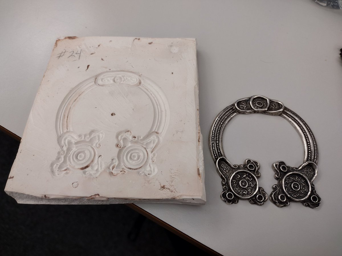 rood_girl's tweet photo. Tantalizing show and tell with Stephen Walker of @WalkersCeltic #IIAC9 #medievaltwitter #metalsmithing https://t.co/Lel8bG4kAv