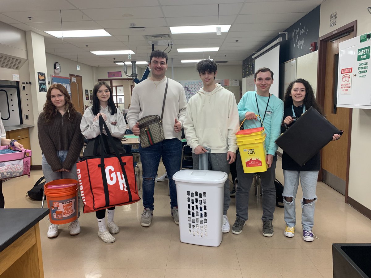 pd1317's tweet photo. Anything but backpack day for seniors😊 https://t.co/j1kSkcnXvP
