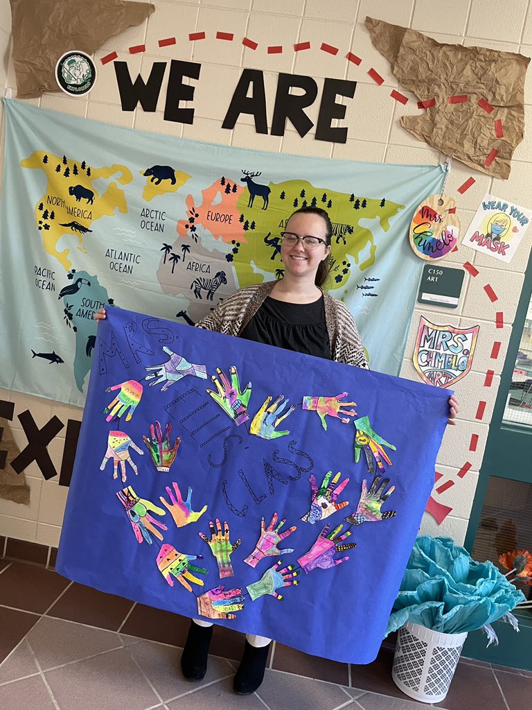 EastClaytonElem's tweet image. - Mrs. Lari Ham has been “lending a hand” in the ECES Art Room this year! She is Mrs. Chmelo’s student teacher from @UNCWilmington - This collaborative piece was created by our 3rd grade classes ❤️👋🏻👩‍🎨 We love you, Mrs. Ham! #ecesgrowstogether #exploringart