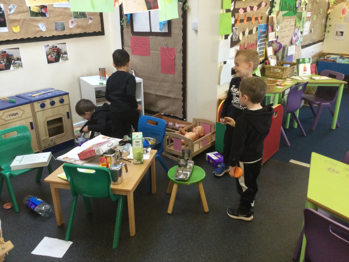 HighamRISE's tweet photo. Continuous provision being used by all. The children have turned their role play area into an Indian restaurant. They have some children cooking, some taking orders and some being waiters/waitresses. @Rise_MAT @EarlyExcellence #eyfs #continuousprovison #roleplay https://t.co/SFpVtFTpwh