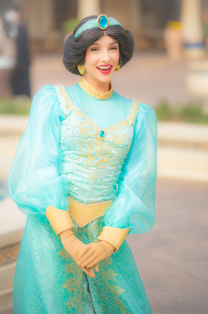 DShowta's tweet photo. ジャスミン🕌
グリしてる時に、ジャスミンの格好した小さい女の子がいて、本物に会えて嬉しそうにしてたの見てなんかほっこりしました😊 https://t.co/4JDq45TIJP