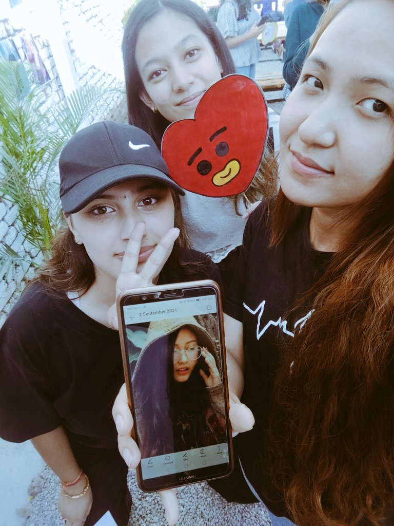 Alex230693's tweet photo. @meeetwt @mygstiqass @lomlvope Us 😃😃 https://t.co/b5dHaXWX8E