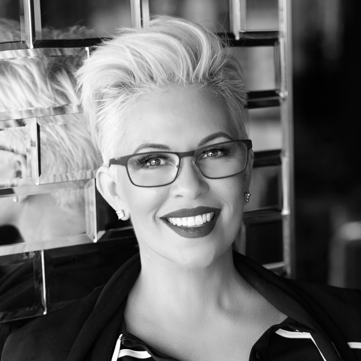 We spoke to Kelli Ellis (<a href="/designerkelli/">Kelli Ellis</a>) about her Instagram takeover, sustainability and upcoming trends in the antique trade. Read it here: bada.org/features/conve…