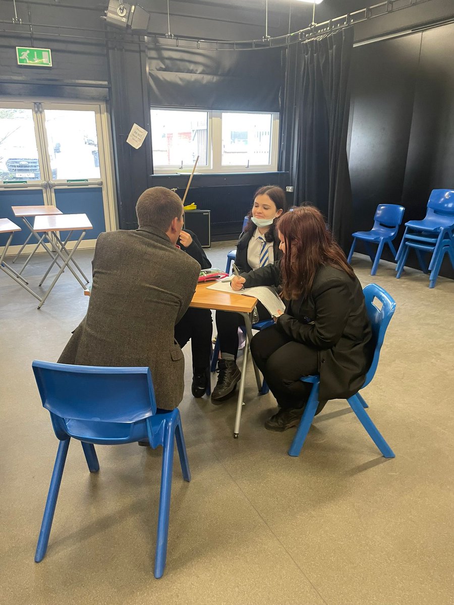 LHS_dramadept's tweet photo. Our year 9 are creating verbatim performances, interviewing members of staff to gather resources! Good work year 9! https://t.co/qpH7iv8iVy