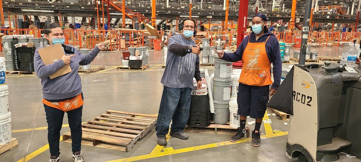 Hi team, Happy Wednesday!
We complete our Engagement Walks this week. We got to know better two of our veteran associates Mr. Craig Furlow in Key 1 and Mr. Aaron Clairborne in Key 3.
Check out their answers team!