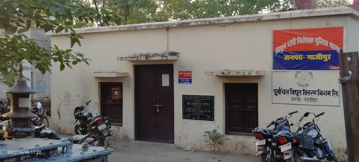 JpuppclEr's tweet image. उप्र बिजली चोरी निरोधक थानो द्वारा शीर्ष प्रबंधन के जारी24×7घन्टे थाने खोले जाने का जारी दिशा निर्देश का खुलेआम हो रहा है उल्लंघन।
 ~बिजली थानो द्वारा समय से नही नही दर्ज किये जा रहे है FIR
 ~थानो की उक्त कार्यप्रणाली से विद्युत अधिनियम का हो रहा है उल्लंघन।