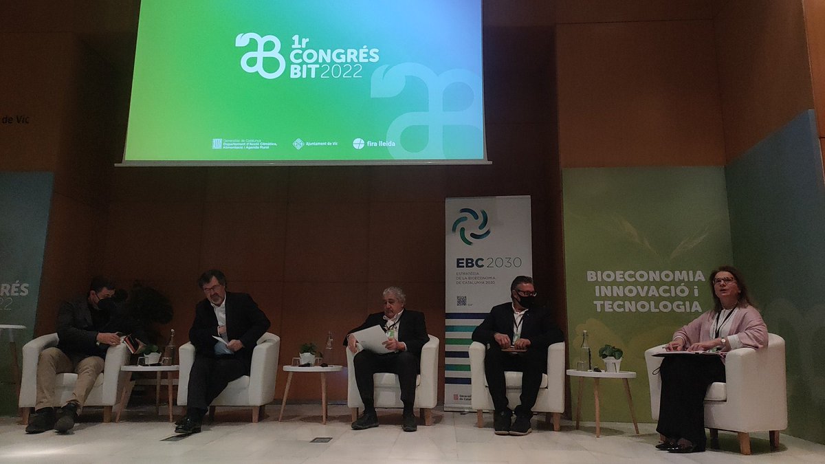 Oriol_Lazaro's tweet photo. Interessant (i positivament polèmic) el debat empresarial en el @congresBIT  amb la taula ramadera. 
Moderada per @_acabanas 
i amb participació de:  
#Promic
@agrocat 
@JARC_COAG 
#Gepork 

#BIT2022 https://t.co/hVmFyHh3Au