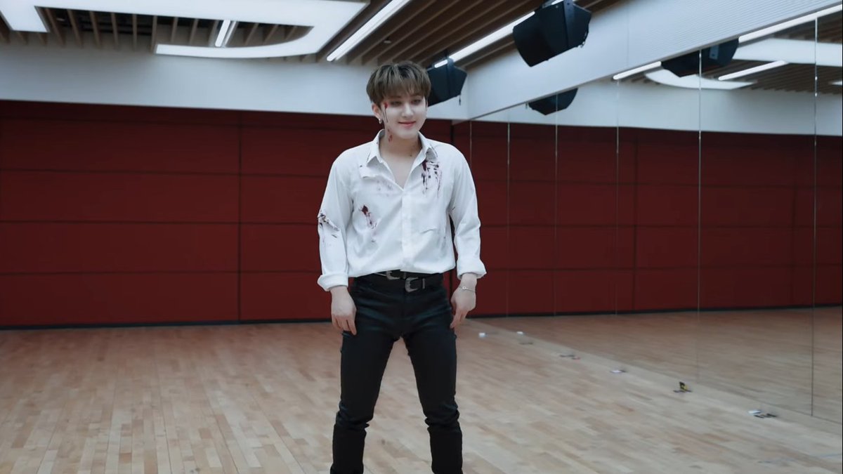 yslcheol's tweet photo. I CANT BREATHE HE EVOLVED https://t.co/yv9ptHk39B