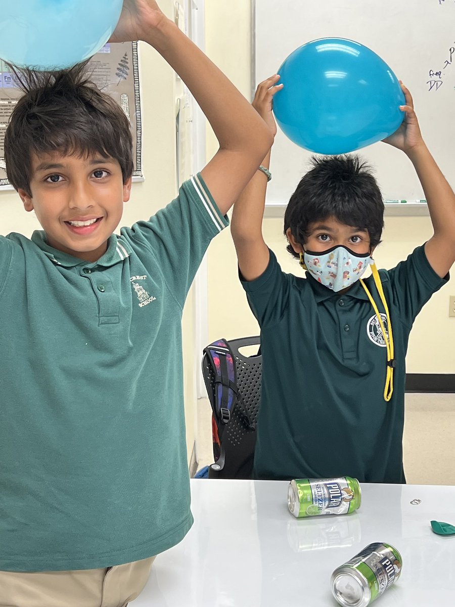 PineCrestAux's tweet image. Ss in #PCEnrichment Got Science engage in hands-on #PCScience experiments with #PCUpperSchool Ss. This week they learned about static electricity!⚡️🎈
#PCAfterSchool #StudentsTeachingStudents