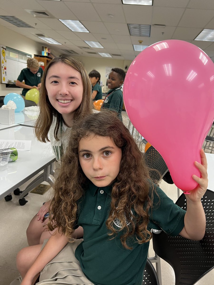PineCrestAux's tweet image. Ss in #PCEnrichment Got Science engage in hands-on #PCScience experiments with #PCUpperSchool Ss. This week they learned about static electricity!⚡️🎈
#PCAfterSchool #StudentsTeachingStudents