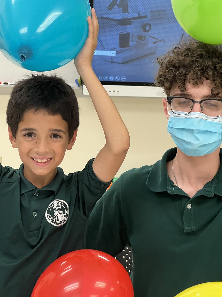PineCrestAux's tweet image. Ss in #PCEnrichment Got Science engage in hands-on #PCScience experiments with #PCUpperSchool Ss. This week they learned about static electricity!⚡️🎈
#PCAfterSchool #StudentsTeachingStudents