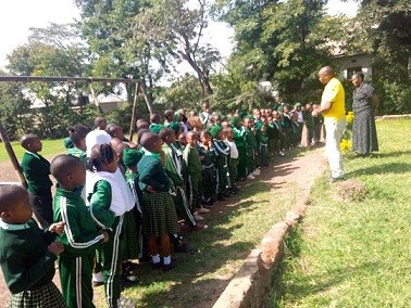 MissionRabies's tweet photo. 🙌Life-saving education! 
Earlier this year we returned to Tanzania to run our education programme alongside the rabies vaccination campaign. The team visited schools to share life-saving knowledge with children.
🏫65 schools visited
👨‍🏫25,415 children educated https://t.co/bbjHP8L27D