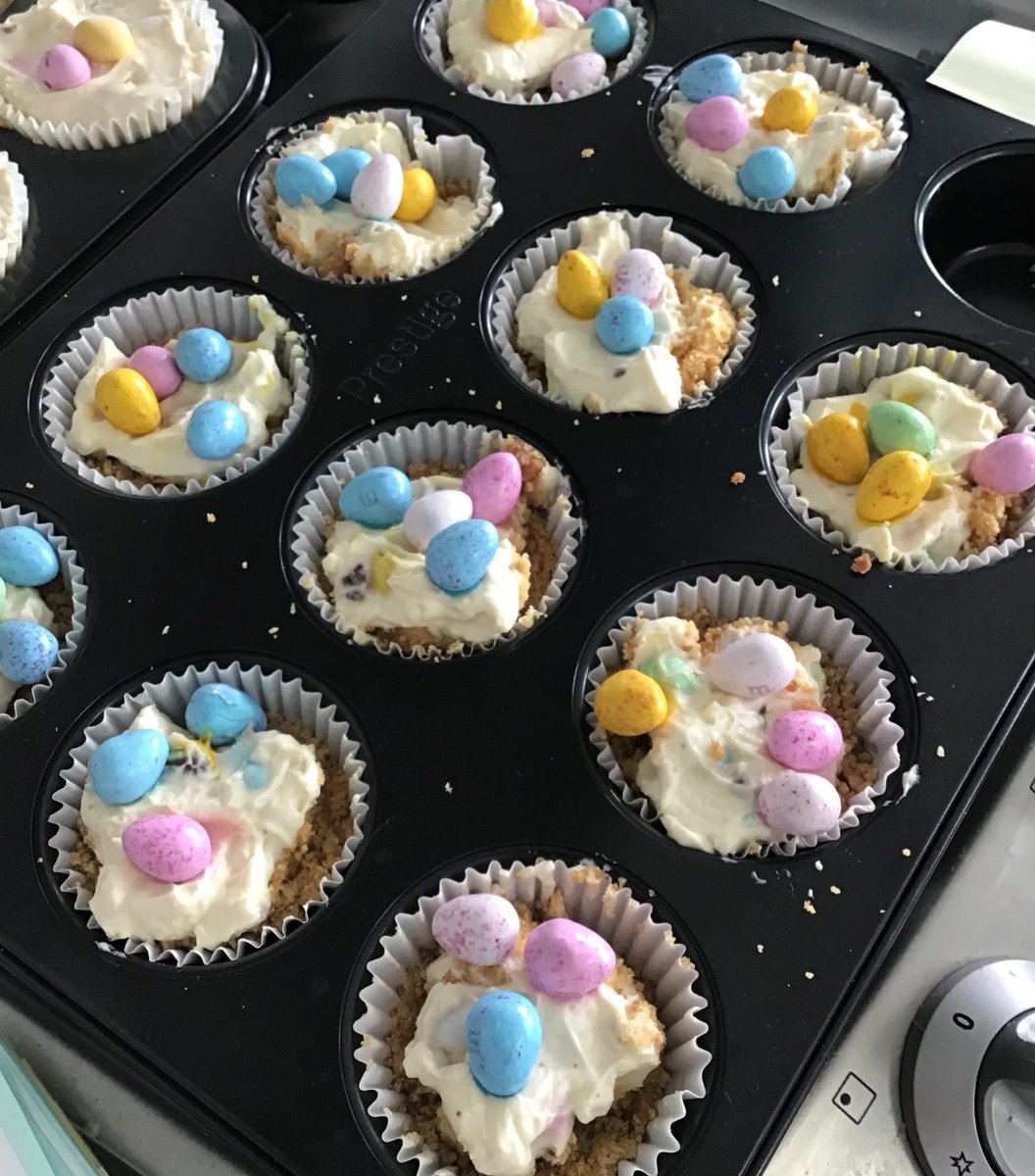 OideAmyC's tweet photo. Delicious Mini Egg Cheesecakes prepared by 1st &amp; 2nd Year Students this week in the lead up to midterm 🧁👩‍🍳👨‍🍳🐣 @Kingswoodcc16 #HomeEc https://t.co/jRsRkkULGt