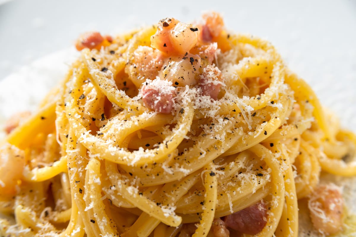 Droghiere's tweet photo. Oggi è il Carbonara Day e tutto il mondo muto, zitti, abbiamo vinto noi merde https://t.co/UXzmtWVaH7