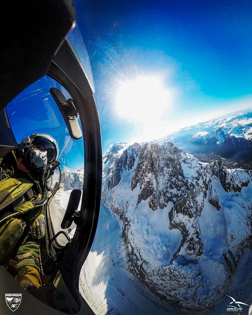 EscadronsChasse's tweet photo. Même si ce n'est évidemment pas leur mission, les pilotes de l'@Armee_de_lair se surpassent pour ravir vos pupilles avec de belles images. 
Voici venu le tour pour Bubu, le nouveau pilote du @Rafale_Display, de vous offrir un bon bol d'air alpin !
#Rafale #ETR3_4 https://t.co/HjcVsV9EMT