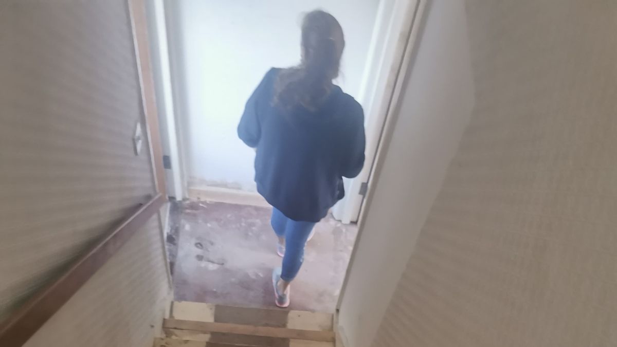 DailyMirror's tweet photo. Kids left in freezing homes with concrete floors as tenants asked to REMOVE carpets https://t.co/BRYnCd1Wnq https://t.co/wrZW1jKymh