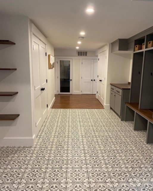 builtbybrosco's tweet photo. What a beautiful entryway! Outstanding job, #monicamackenziedesignbuild - always proud to be a part of your projects!

🚪’s #builtbybrosco

#mudroom #remodeling #design #custombuilt #custombuilthomes #constructionproject #designbuild #finishcarpentry #broscodoors #hinghamma https://t.co/xEy6MPtAWs