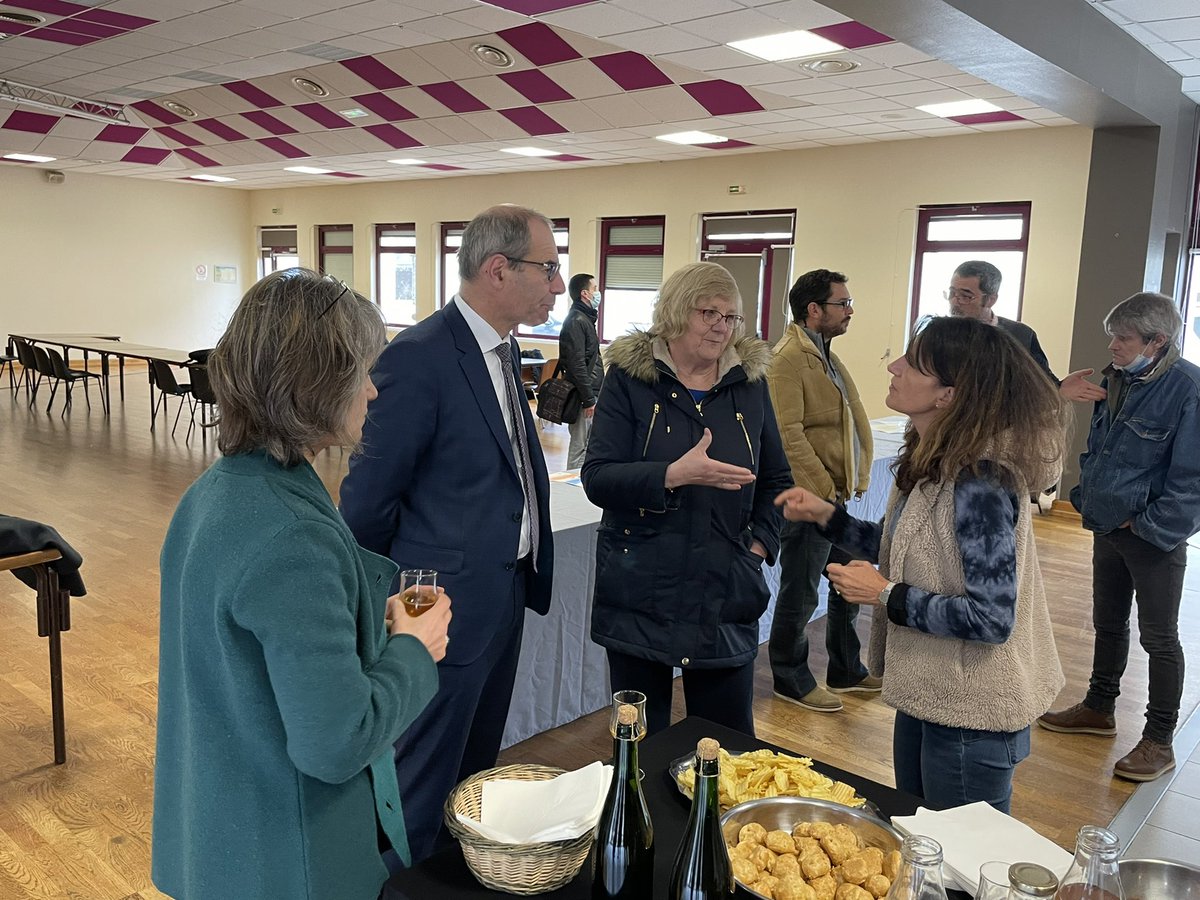 Kerlogot22's tweet photo. Signature à Plouguernevel des premiers contrats d emplois du dispositif « territoire zéro chômeur longue durée ». Fier d avoir accompagné le temps du mandat la candidature du Centre-Bretagne. #Tzcld #cckb #tousverslemploi https://t.co/MpwYkXEruZ