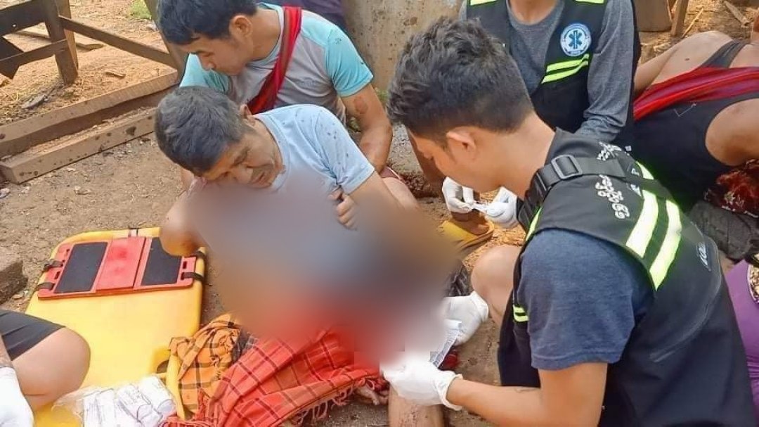 TheChindwin's tweet photo. #Myanmar #junta’s shelling against Padar Nge village in #Kayah State has killed two #civilians and badly injured four civilians, who have been rushed to the #Loikaw hospital this afternoon. 

Photo/Karenni People’s Page https://t.co/obY9xuSG68