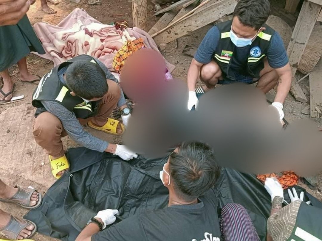 TheChindwin's tweet photo. #Myanmar #junta’s shelling against Padar Nge village in #Kayah State has killed two #civilians and badly injured four civilians, who have been rushed to the #Loikaw hospital this afternoon. 

Photo/Karenni People’s Page https://t.co/obY9xuSG68