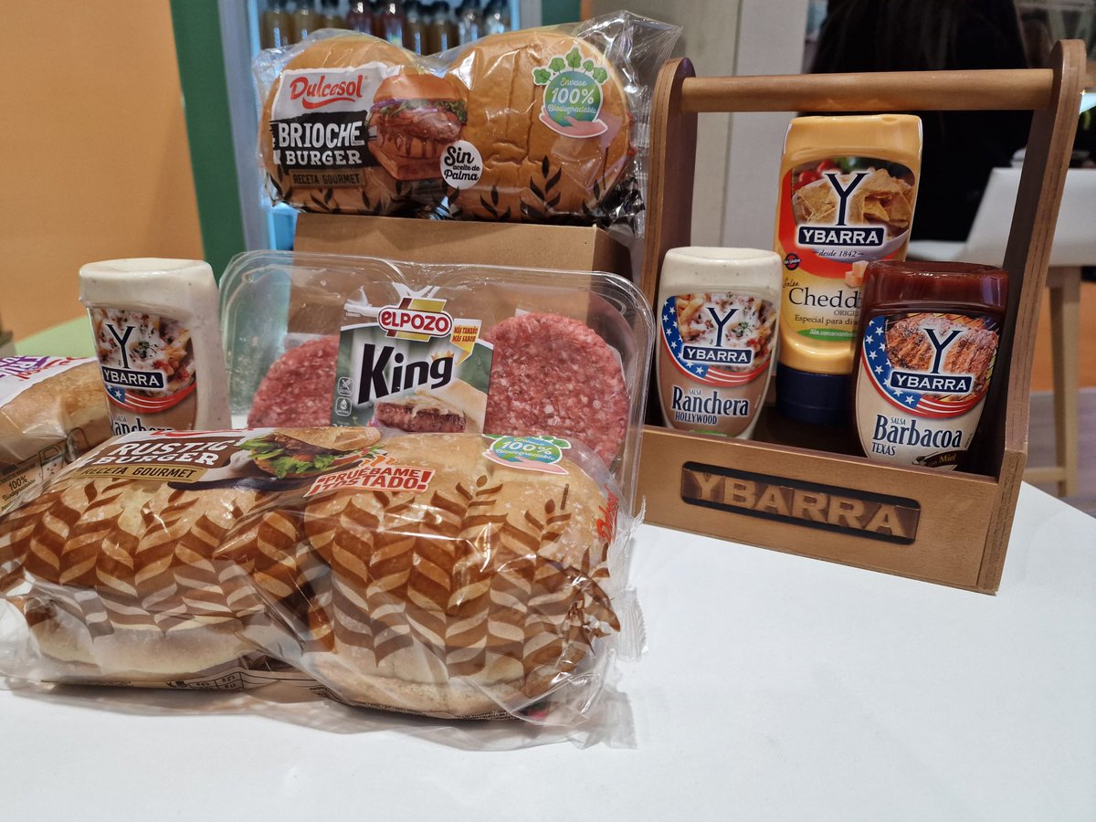 vickyfoods's tweet photo. 😊 ¡Gracias por la gran acogida a la iniciativa que junto a @ElPozoAlimenta y @GrupoYbarra hemos puesto en marcha en #Alimentaria2022! 😃 Hemos servido a las personas que se han acercado a nuestro stand producto de El Pozo acompañado de nuestra #pan #Dulcesol y del Grupo Ybarra. https://t.co/6TjyeJUUJh