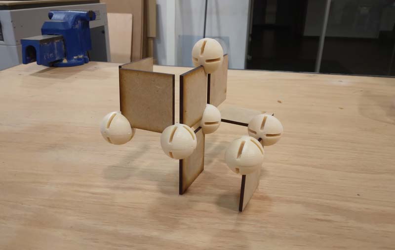 FabLabLeon's tweet image. 😍 La semana pasada en el programa formativo distribuido @fabacademany, los estudiantes tenían que realizar el ejercicio de Molding and Casting. Diseñar un modelo 3D, fresarlo en cera mecanizable, un molde de silicona y con el crear múltiples castings de resina. 
#fabacademy2022