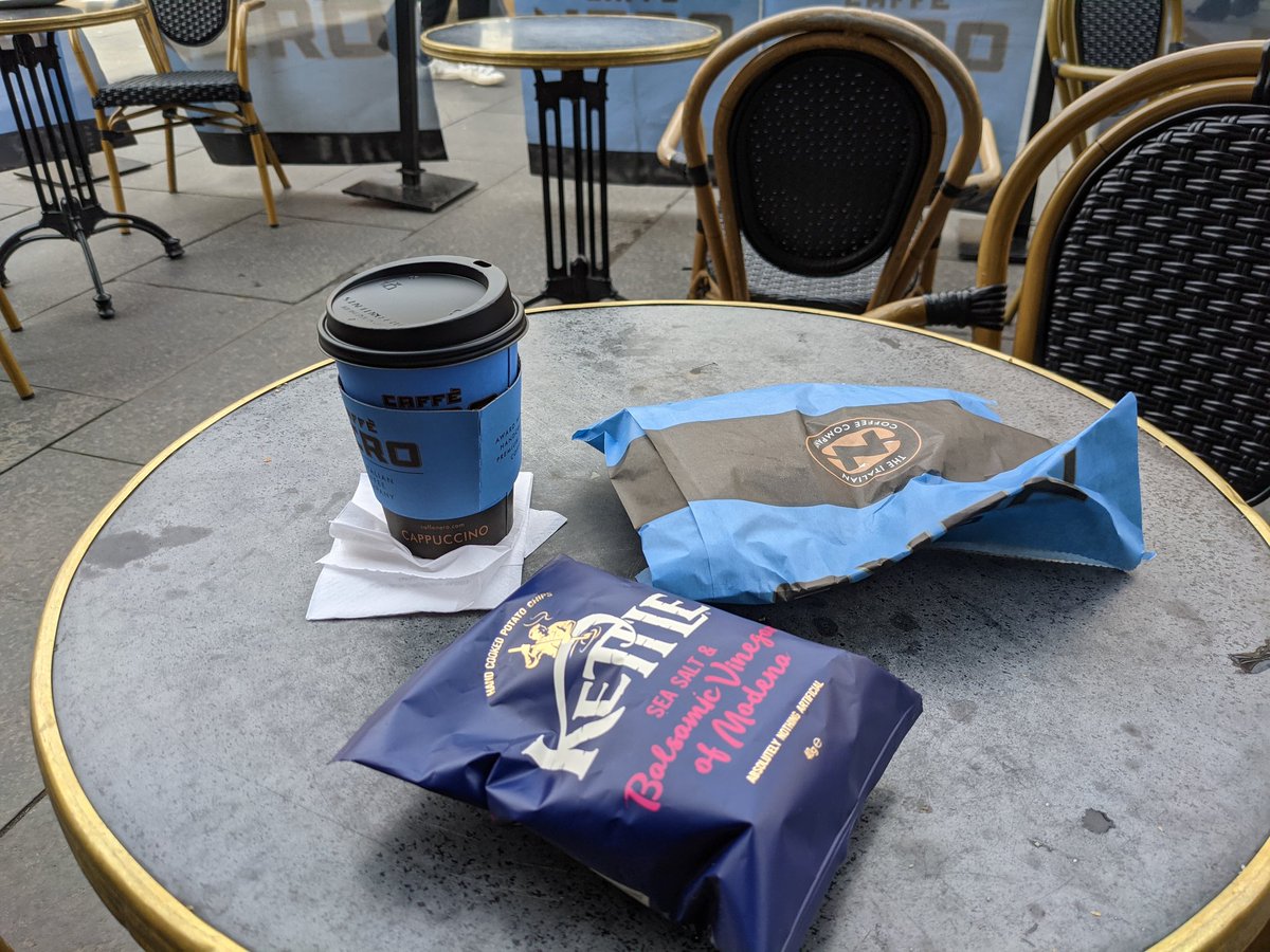 FraserD91's tweet photo. Lunch Al fresco in #Edinburgh before a full on afternoon of uni presentations. https://t.co/cnt6LfoT8r
