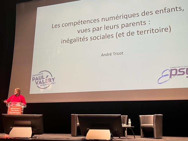 LeNormandCyril1's tweet photo. #capnum
Philippe Maheu était ce matin au 1er séminaire du Territoire Numérique Educatif de l'Hérault ouvert par @sophiebejean . Cette action #TNE va concerner 50 000  élèves. Les enseignants seront mieux formés à l' usage du #numerique. @DANEMontpellier @Dsden30 @acmontpellier https://t.co/INk4YNwB06