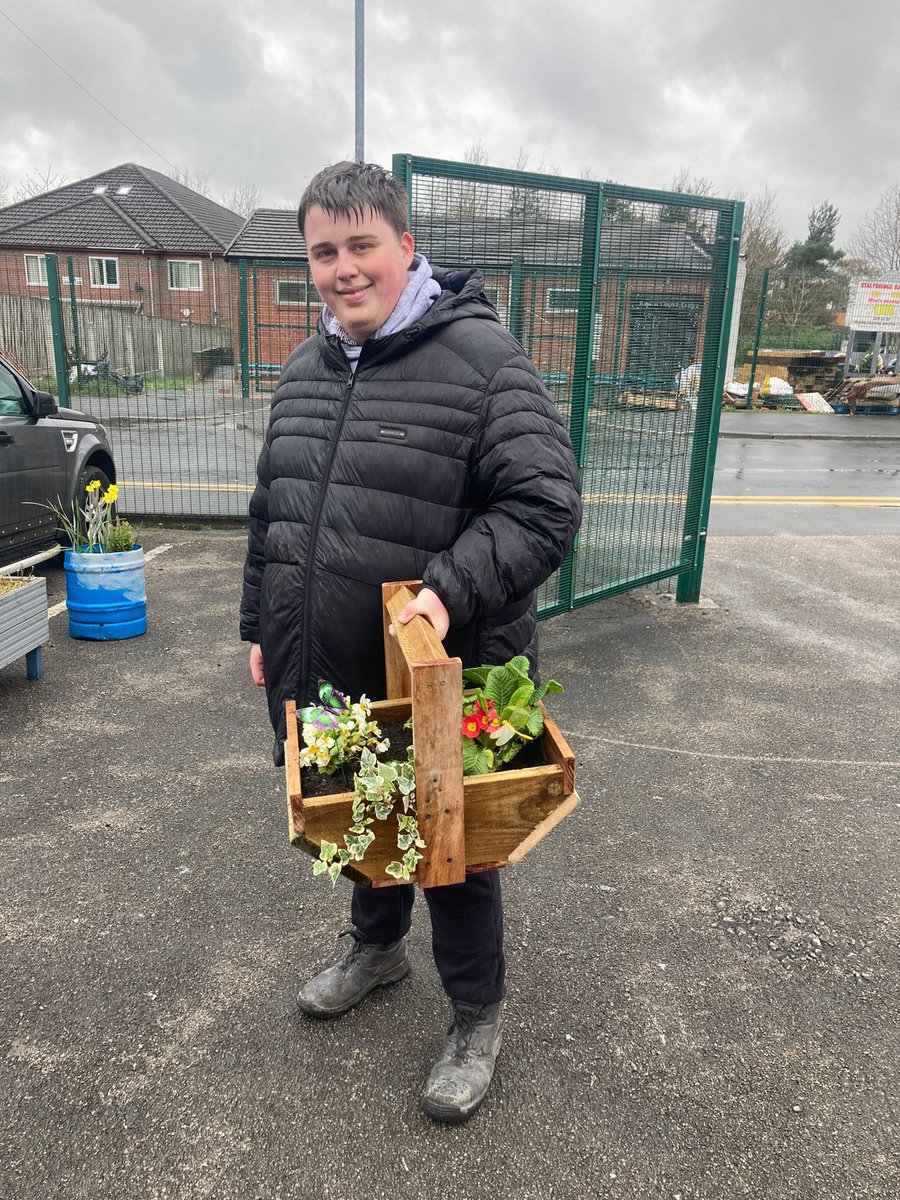 Works4Uorg's tweet photo. 👷♀️ Brand new products for sale 👷
New planter baskets are now being made by our learners! Selling for £20 with flowers and £14 without!
#sale #flowers #flowerplants #planters #supportlocal #localbusiness #local #stalybridge #ridgehill #works4u #collegelife https://t.co/M2hgnjzysE