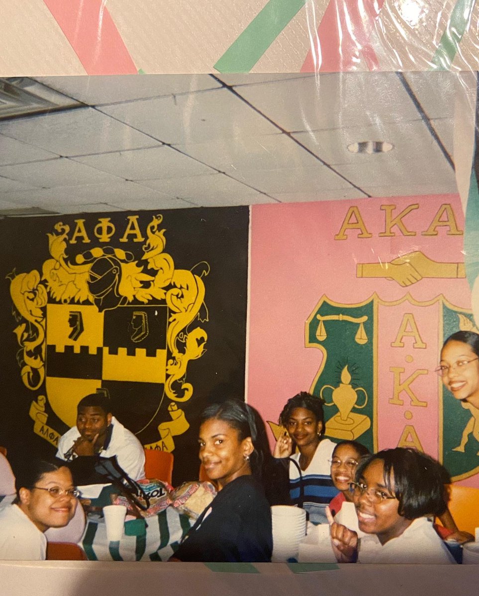 Tanya_N_Shelton's tweet image. The celebration continues all year. Happy 25th AKAVERSARY Silver Stars! Can’t wait to celebrate this weekend and the rest of the year. Love you all! 💗💚💗💚💗💚💗💚 
#ThetaTheta
#spring97
#PQC
#HBCU
#11