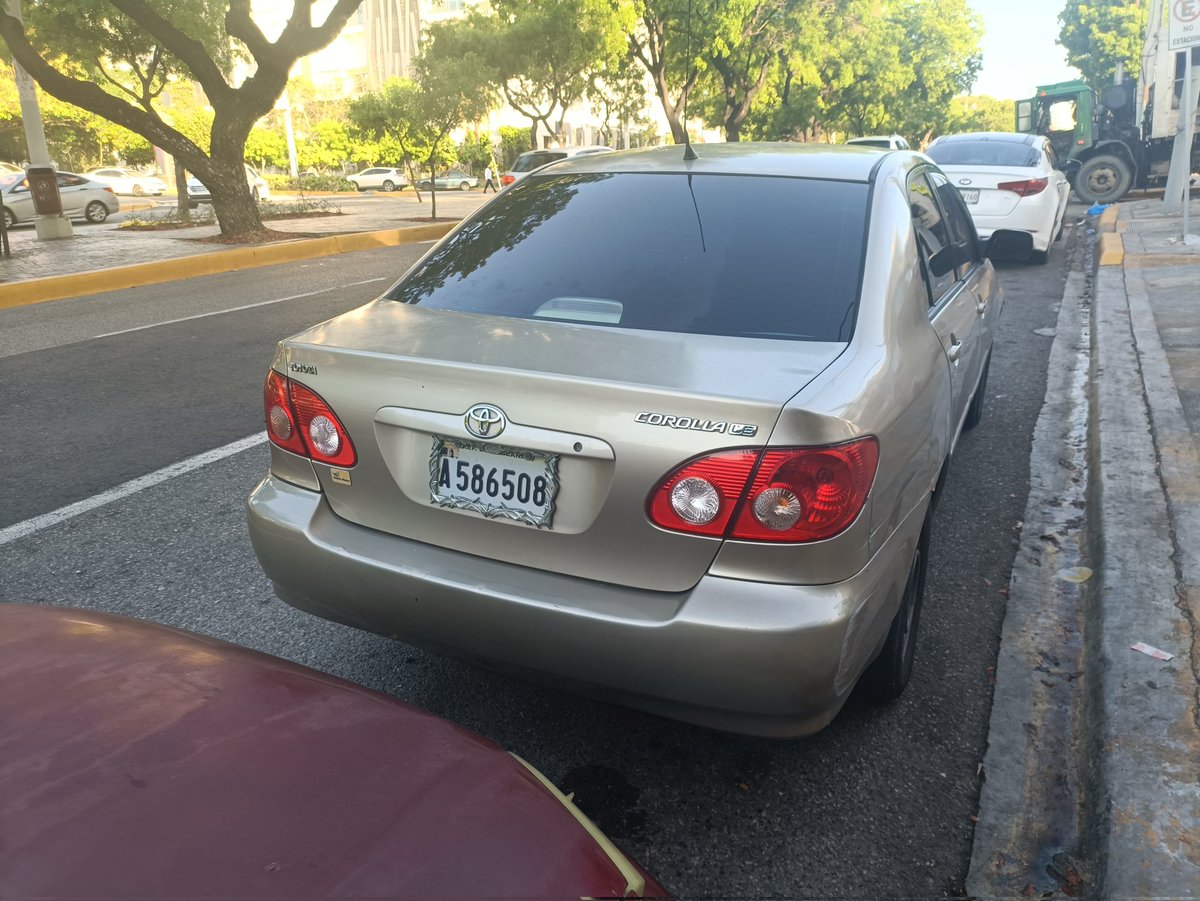 Rberrido's tweet photo. Acceso al parqueo de mi trabajo completamente bloqueado. Quien auxilia a uno en este caso? @ProcuraduriaRD @DIGESETT @PoliciaRD 
Hay que esperar a que ocurra una desgracia? https://t.co/SBx1ygKrEt