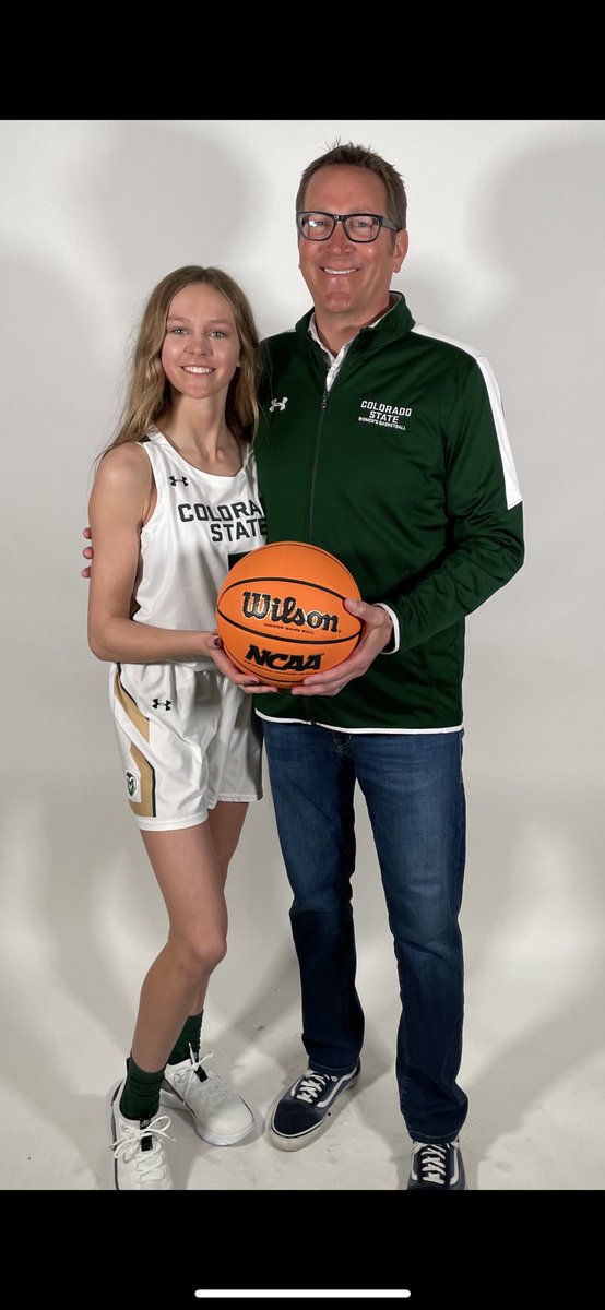 ellie thompson tweet media