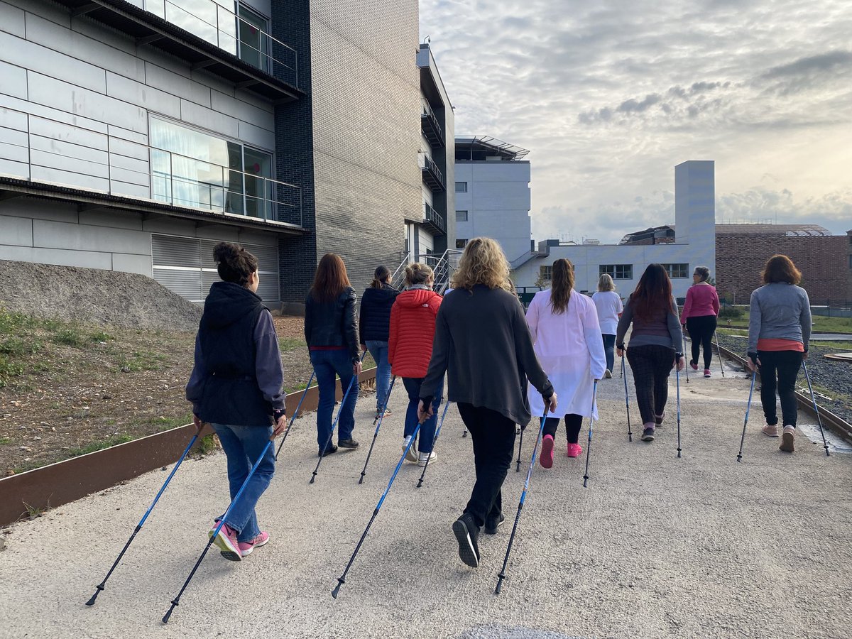 HospitalSantPau's tweet photo. A #SantPau som #gentactiva i celebrem el Dia Mundial de l'Activitat Física! Tallers de marxa nòrdica i activitats per promoure els hàbits saludables, avui i tots els dies de l'any 👏🏻👏🏻 

#moulavida #DMAF2022 https://t.co/ucOskAKGz5