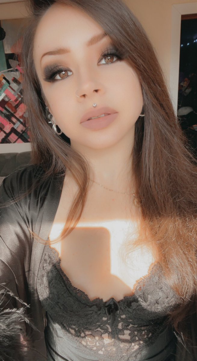 Filming some new content today… keep an eye out! 😘 #onlyfans #hotwitchclub