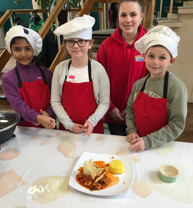 inspire_plus's tweet photo. Look at these dishes the kids cooked ๐ณ on the second day of our Holiday Camps! The kids are so proud of themselves for being able to cook delicious foods.๐จโ๐ณ
Well one, everyone! ๐๐
#holidayclubs #inspireplusholidayclubs #hhac #HAFclubs https://t.co/dNcWaUHEDX